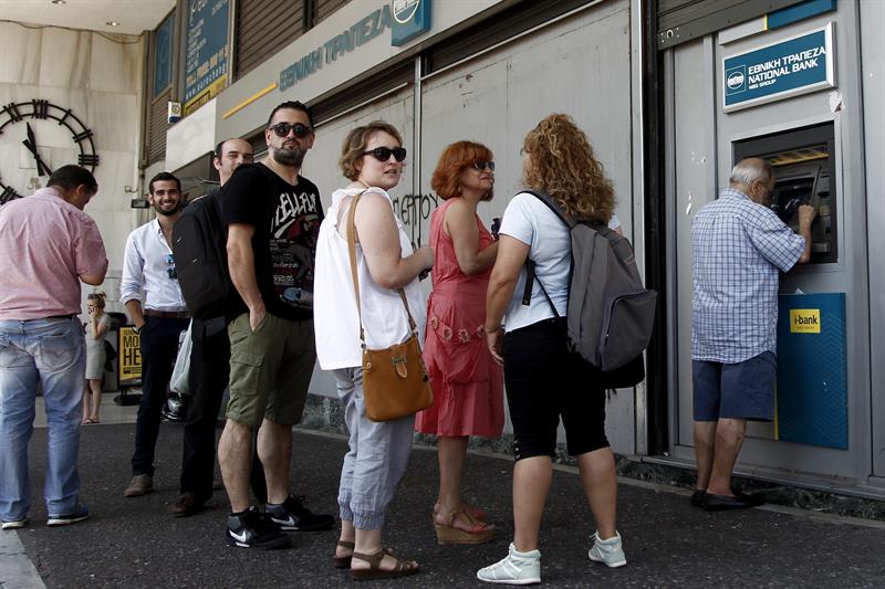  ECB mengurangi plafon kredit ke bank-bank Yunani dengan memperbaiki likuiditas