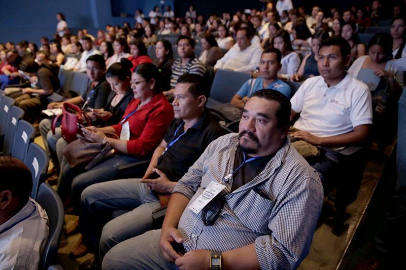  Pakar Chili memanggil orang muda dari El Salvador untuk berinovasi agar berhasil