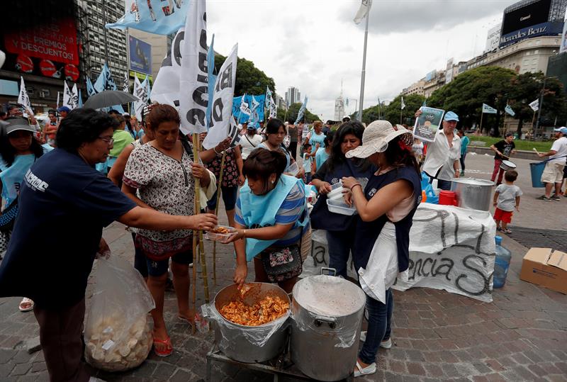  Kelompok sosial di Argentina mengambil pot ke jalan dan melakukan protes terhadap Macri