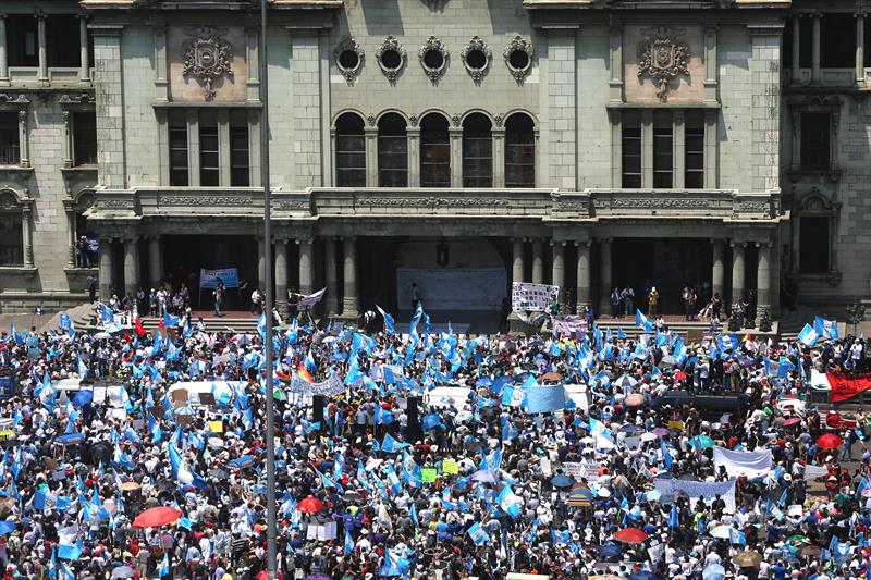  Sektor sipil akan meminta dengan memprotes pengunduran diri presiden Guatemala