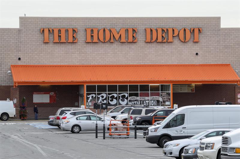  Home Depot menghasilkan 6,851 juta dolar hingga Oktober, 10,3% lebih