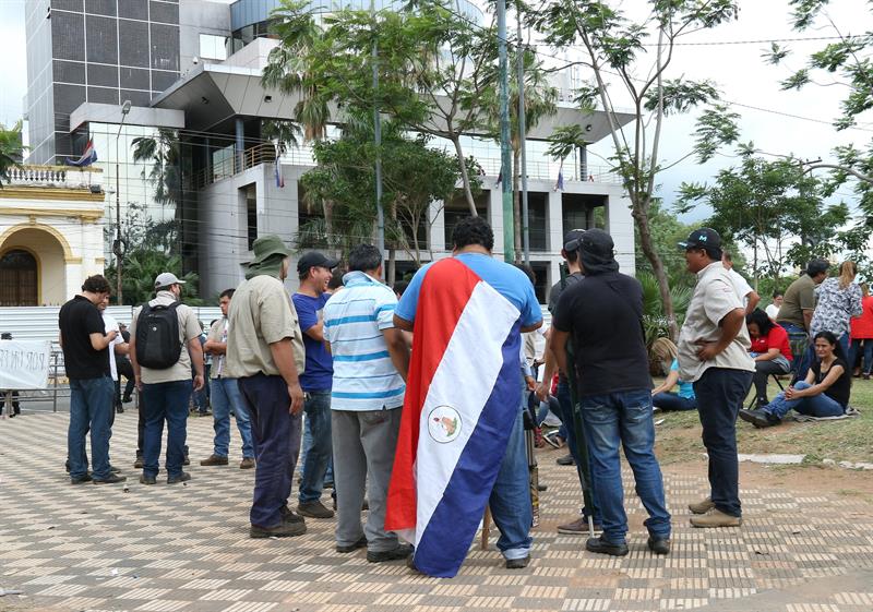  Serikat tenaga kerja negara bagian Paraguay melihat "meningkat" biaya kenaikan staf