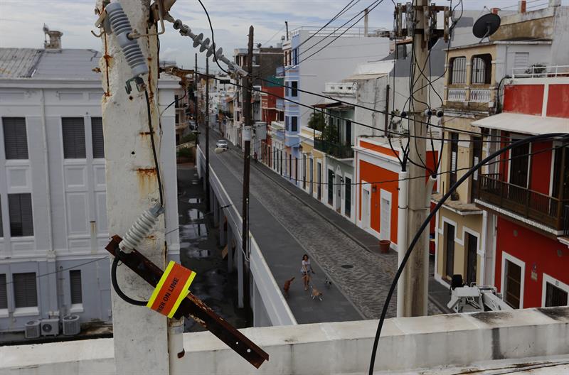  ElÃ©ctrico de P.Rico mengatakan bahwa mereka membayar sebuah tanda tangan kontroversial yang mengangkat jaringan pulau itu