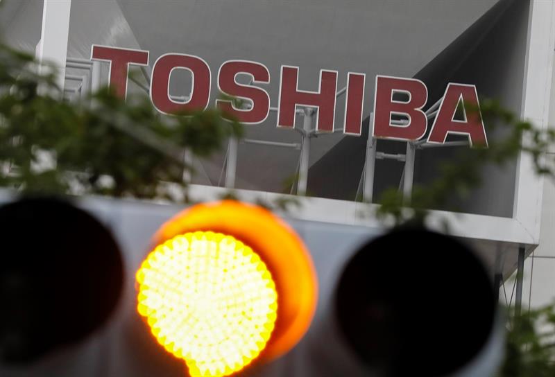  Toshiba turun tajam di pasar saham setelah mengumumkan kenaikan modal yang besar